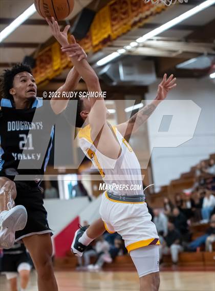 Thumbnail 1 in Dougherty Valley vs. O'Dea (Torrey Pines Holiday Classic Tip-Off) photogallery.