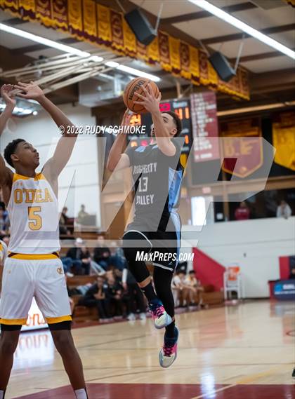 Thumbnail 2 in Dougherty Valley vs. O'Dea (Torrey Pines Holiday Classic Tip-Off) photogallery.