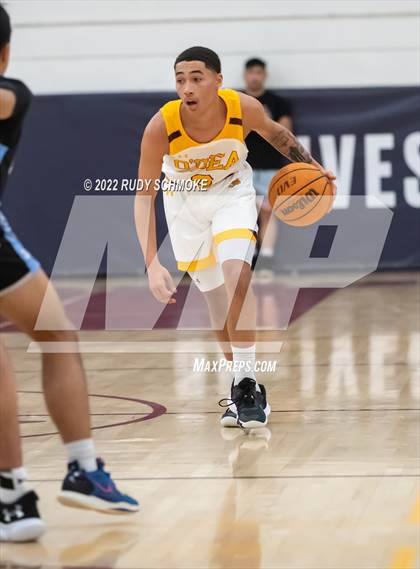 Thumbnail 1 in Dougherty Valley vs. O'Dea (Torrey Pines Holiday Classic Tip-Off) photogallery.