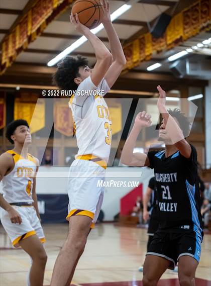 Thumbnail 2 in Dougherty Valley vs. O'Dea (Torrey Pines Holiday Classic Tip-Off) photogallery.