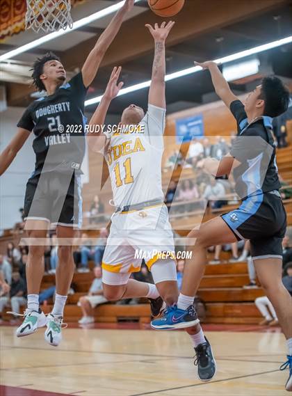 Thumbnail 3 in Dougherty Valley vs. O'Dea (Torrey Pines Holiday Classic Tip-Off) photogallery.