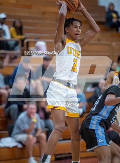 Thumbnail 2 in Dougherty Valley vs. O'Dea (Torrey Pines Holiday Classic Tip-Off) photogallery.