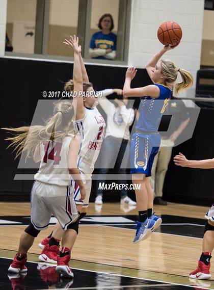 Thumbnail 2 in Sunnyvale vs. Alba-Golden (UIL 3A Regional Quarterfinal Playoff) photogallery.