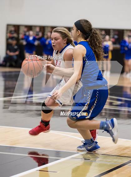 Thumbnail 3 in Sunnyvale vs. Alba-Golden (UIL 3A Regional Quarterfinal Playoff) photogallery.