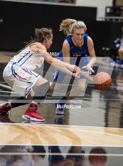 Thumbnail 3 in Sunnyvale vs. Alba-Golden (UIL 3A Regional Quarterfinal Playoff) photogallery.