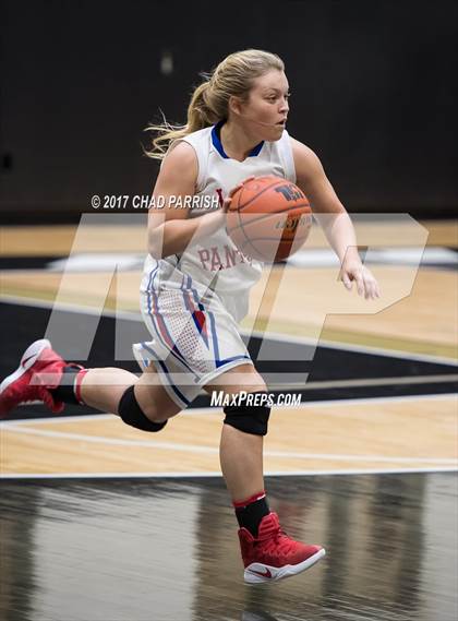 Thumbnail 3 in Sunnyvale vs. Alba-Golden (UIL 3A Regional Quarterfinal Playoff) photogallery.