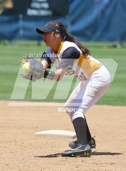 Thumbnail 1 in La Jolla vs. Mission Bay (CIF SDS D4 Final) photogallery.