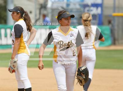 Thumbnail 1 in La Jolla vs. Mission Bay (CIF SDS D4 Final) photogallery.