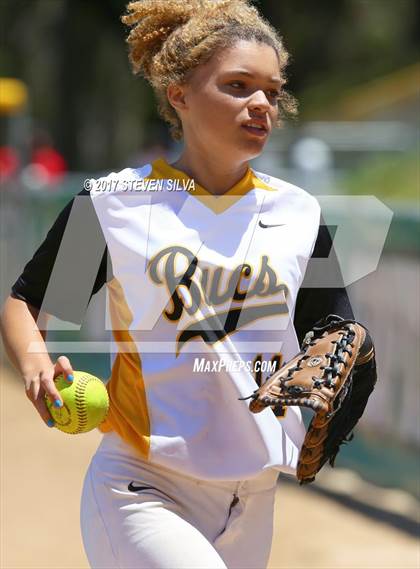 Thumbnail 2 in La Jolla vs. Mission Bay (CIF SDS D4 Final) photogallery.