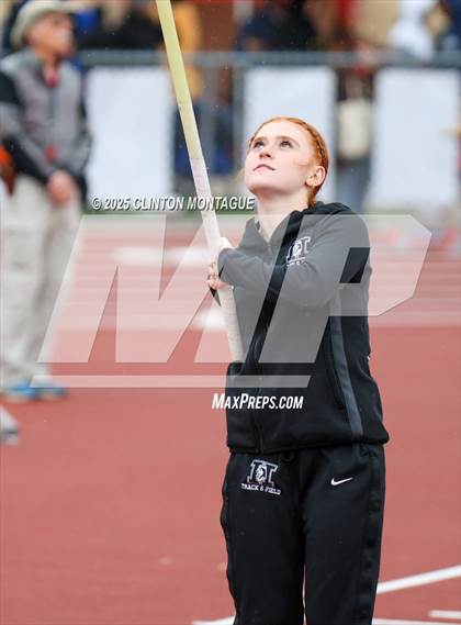 Thumbnail 2 in Devon Allen Invitational (Pole Vault) photogallery.