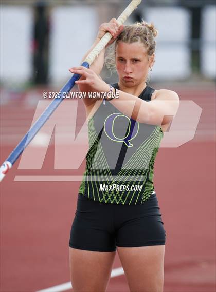 Thumbnail 2 in Devon Allen Invitational (Pole Vault) photogallery.