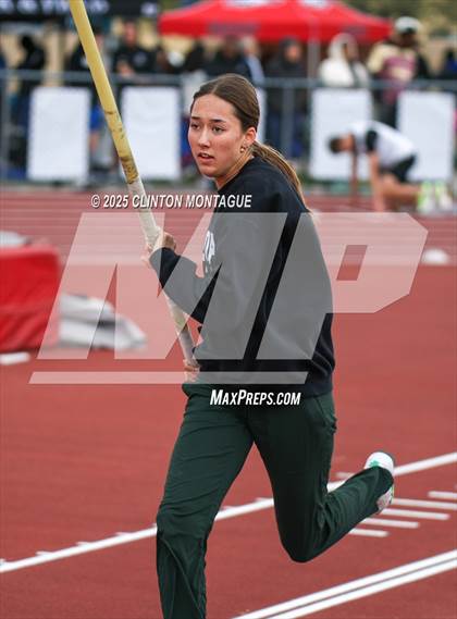 Thumbnail 2 in Devon Allen Invitational (Pole Vault) photogallery.