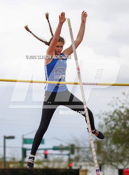 Thumbnail 2 in Devon Allen Invitational (Pole Vault) photogallery.