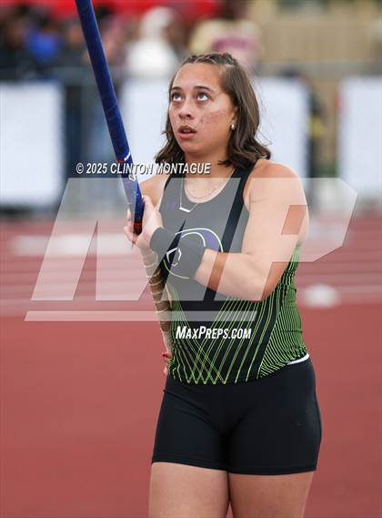 Thumbnail 3 in Devon Allen Invitational (Pole Vault) photogallery.
