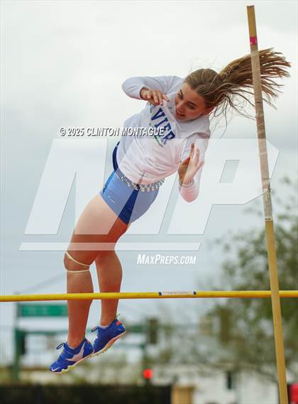 Thumbnail 3 in Devon Allen Invitational (Pole Vault) photogallery.