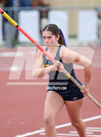 Thumbnail 2 in Devon Allen Invitational (Pole Vault) photogallery.