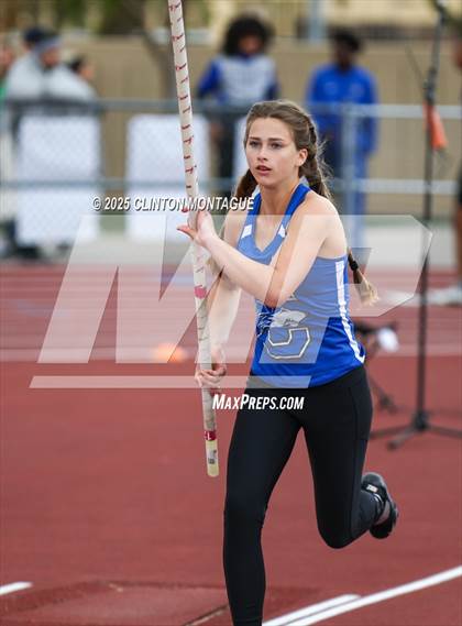 Thumbnail 2 in Devon Allen Invitational (Pole Vault) photogallery.