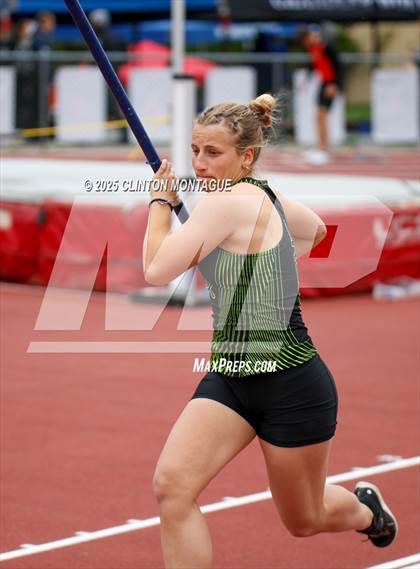 Thumbnail 3 in Devon Allen Invitational (Pole Vault) photogallery.