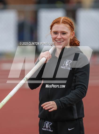 Thumbnail 2 in Devon Allen Invitational (Pole Vault) photogallery.