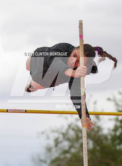 Thumbnail 2 in Devon Allen Invitational (Pole Vault) photogallery.