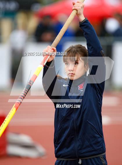 Thumbnail 1 in Devon Allen Invitational (Pole Vault) photogallery.