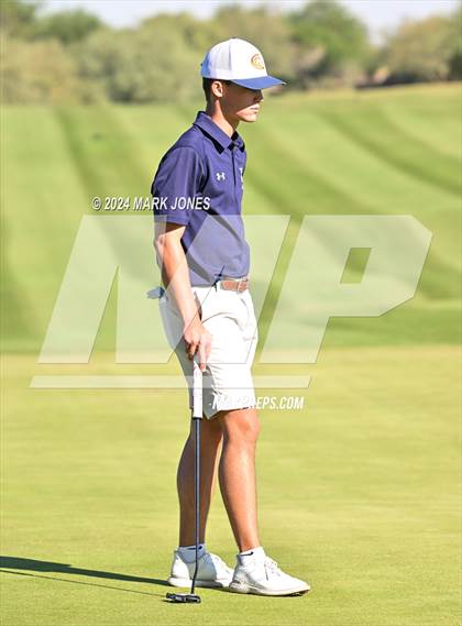 Thumbnail 2 in AIA D-II Finals photogallery.