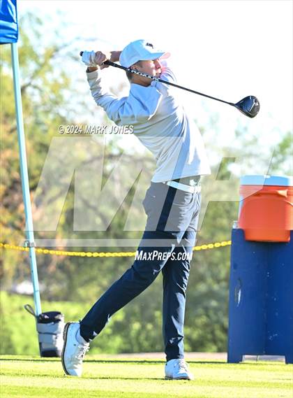 Thumbnail 3 in AIA D-II Finals photogallery.