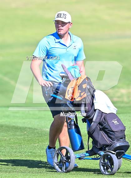 Thumbnail 1 in AIA D-II Finals photogallery.