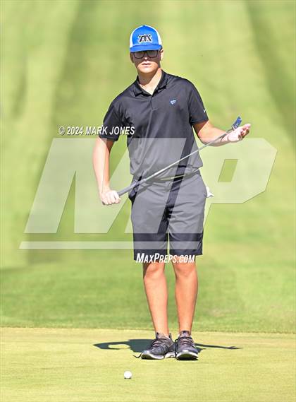 Thumbnail 3 in AIA D-II Finals photogallery.