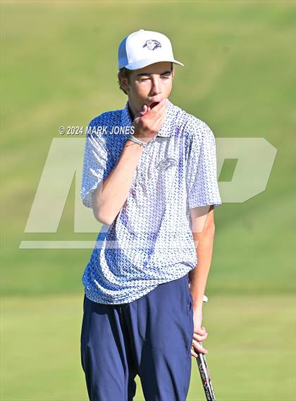 Thumbnail 2 in AIA D-II Finals photogallery.