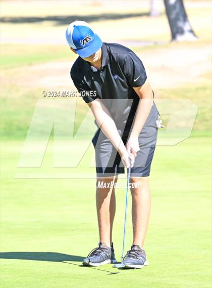 Thumbnail 2 in AIA D-II Finals photogallery.