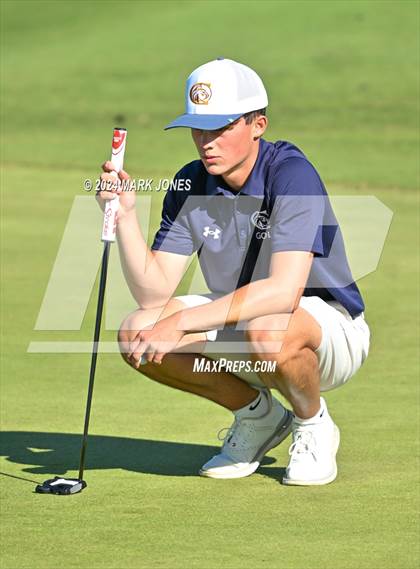 Thumbnail 1 in AIA D-II Finals photogallery.