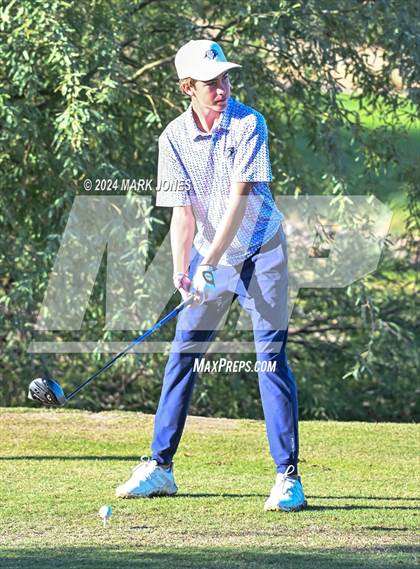 Thumbnail 3 in AIA D-II Finals photogallery.