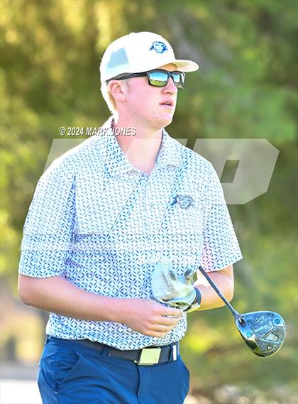 Thumbnail 2 in AIA D-II Finals photogallery.