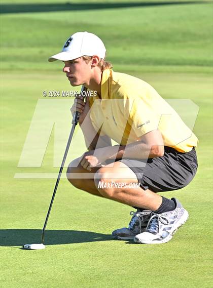 Thumbnail 2 in AIA D-II Finals photogallery.