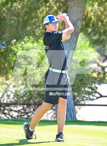 Thumbnail 1 in AIA D-II Finals photogallery.