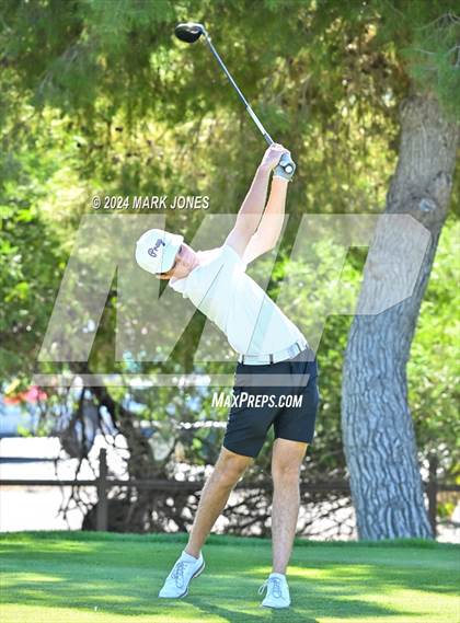 Thumbnail 3 in AIA D-II Finals photogallery.