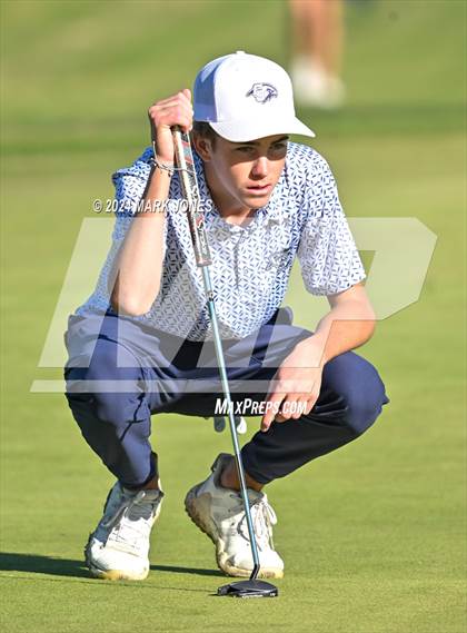 Thumbnail 1 in AIA D-II Finals photogallery.