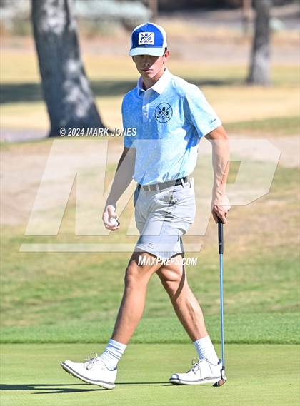 Thumbnail 1 in AIA D-II Finals photogallery.