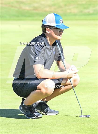 Thumbnail 3 in AIA D-II Finals photogallery.