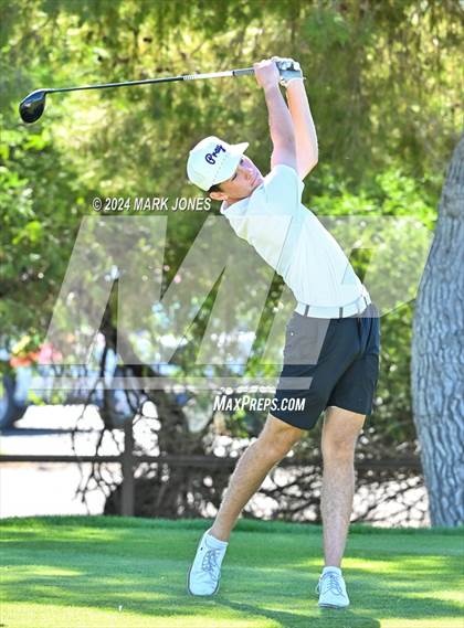 Thumbnail 1 in AIA D-II Finals photogallery.