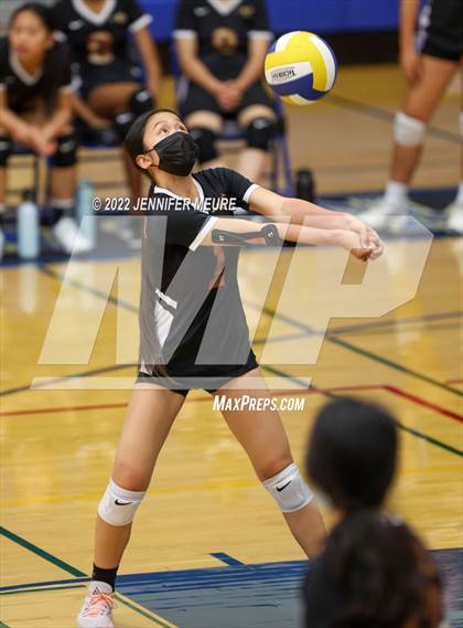 Thumbnail 3 in Newark Memorial vs Lincoln (JV Irvington Tournament) photogallery.