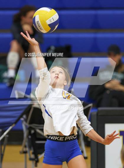 Thumbnail 3 in Newark Memorial vs Lincoln (JV Irvington Tournament) photogallery.