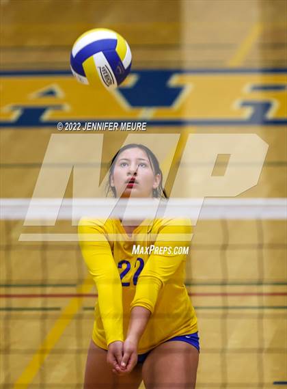 Thumbnail 2 in Newark Memorial vs Lincoln (JV Irvington Tournament) photogallery.