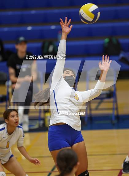 Thumbnail 1 in Newark Memorial vs Lincoln (JV Irvington Tournament) photogallery.