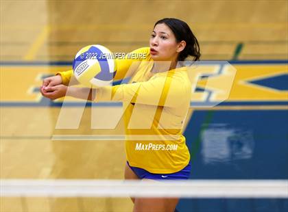 Thumbnail 3 in Newark Memorial vs Lincoln (JV Irvington Tournament) photogallery.