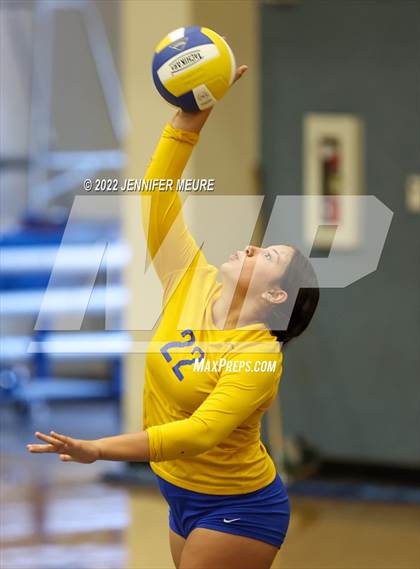 Thumbnail 3 in Newark Memorial vs Lincoln (JV Irvington Tournament) photogallery.