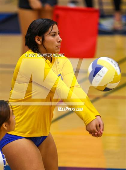 Thumbnail 1 in Newark Memorial vs Lincoln (JV Irvington Tournament) photogallery.