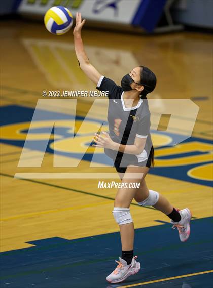 Thumbnail 3 in Newark Memorial vs Lincoln (JV Irvington Tournament) photogallery.