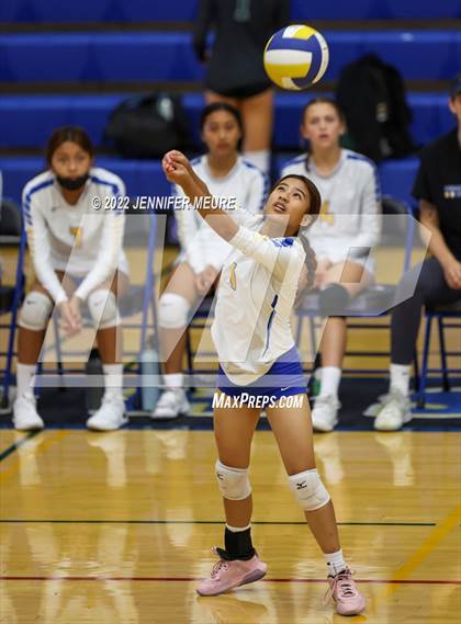 Thumbnail 2 in Newark Memorial vs Lincoln (JV Irvington Tournament) photogallery.